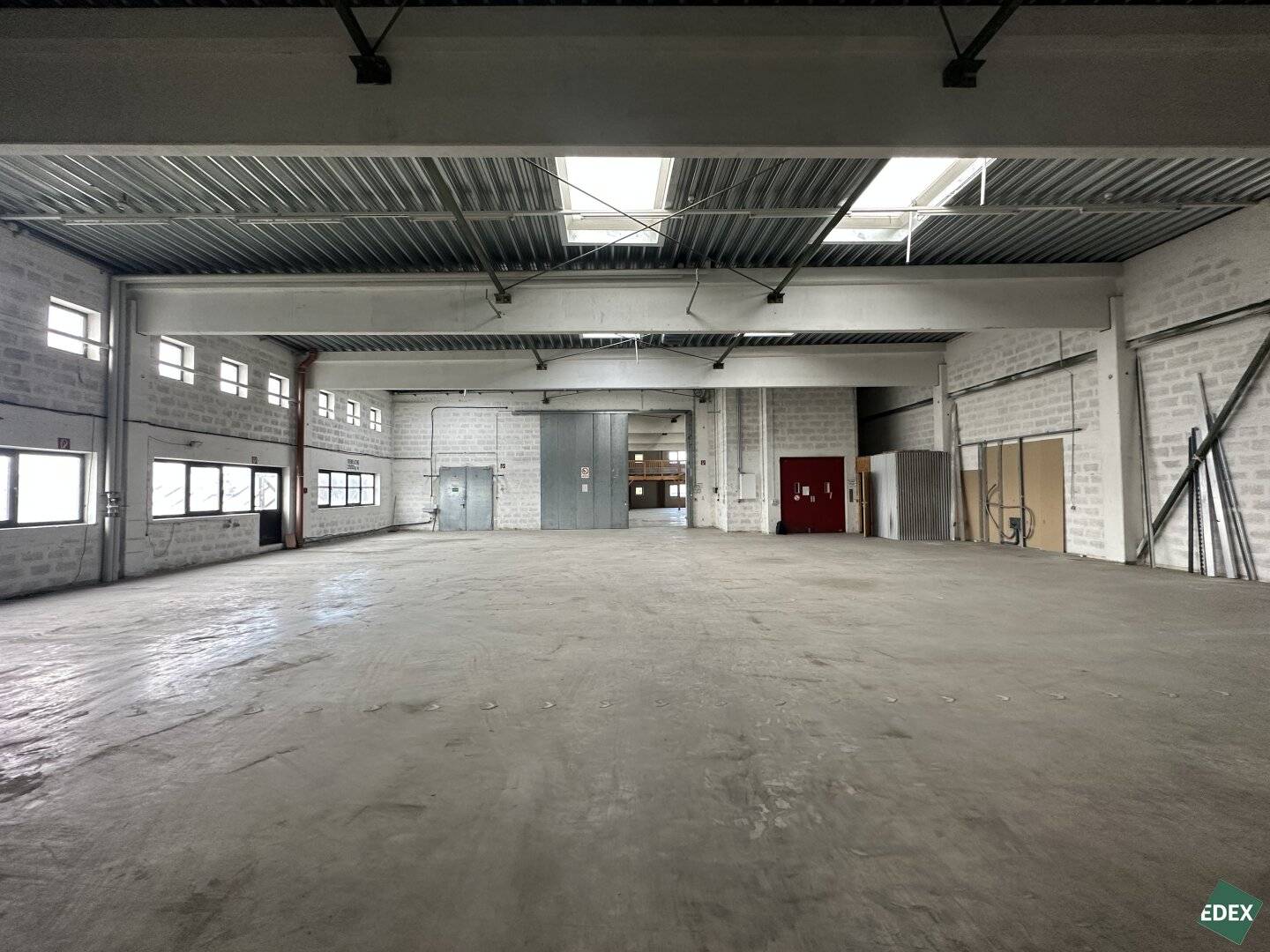Commercial property with freight elevator and excellent transport links