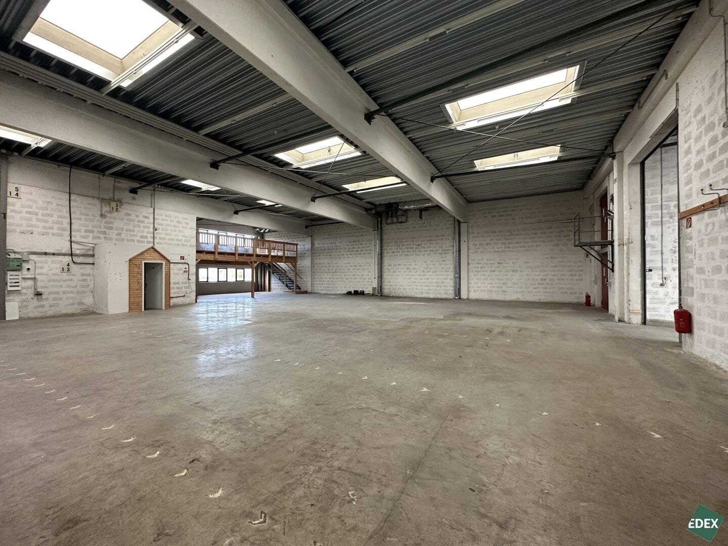 Commercial property with freight elevator and excellent transport links