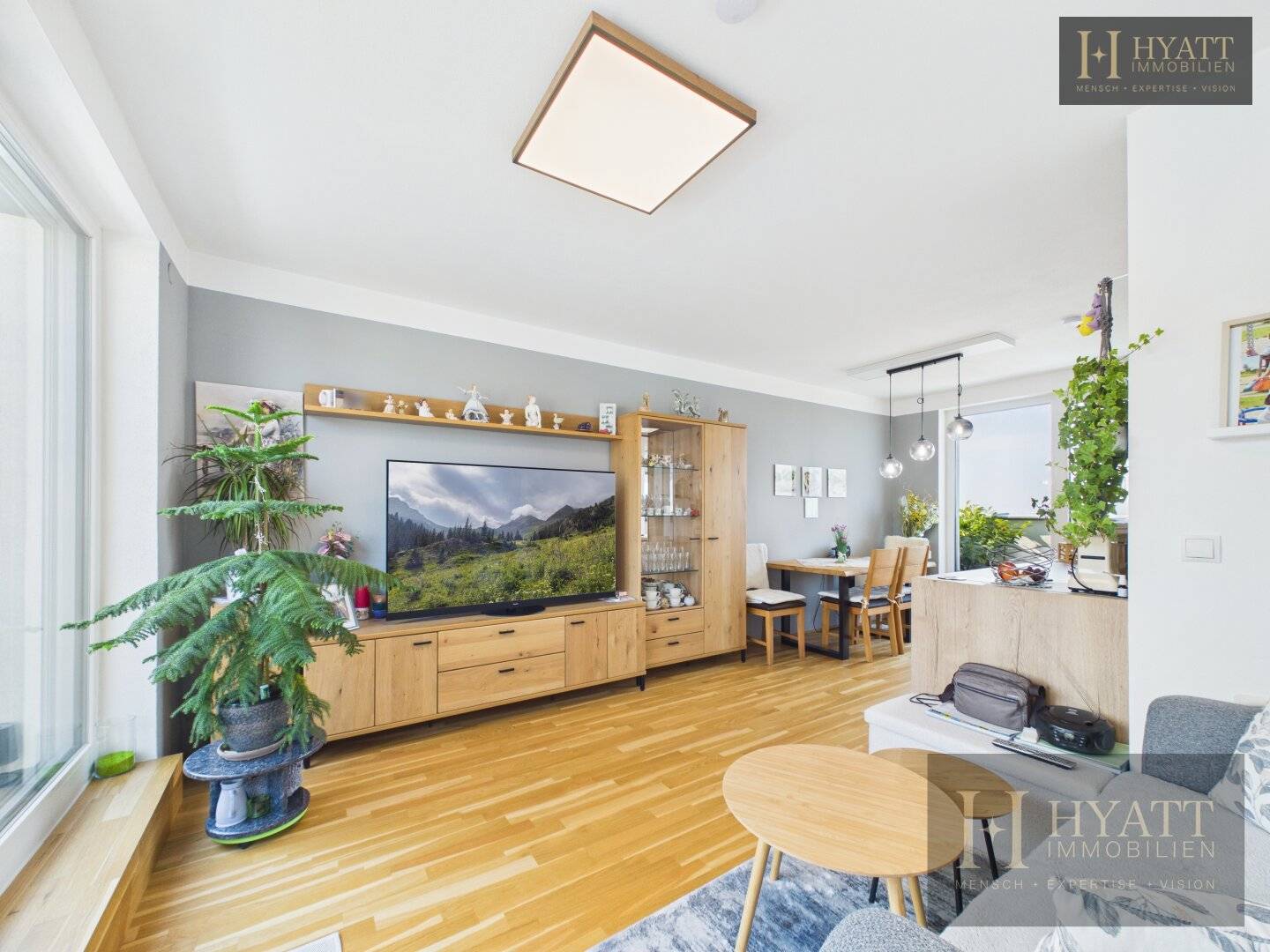 Attic apartment like new with two balconies