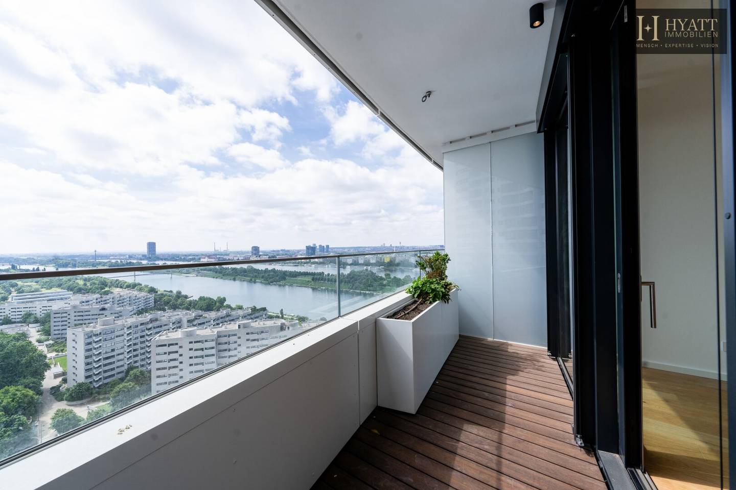 Wohnung Erstbezug Offener Wohnbereich Panoramafenster
