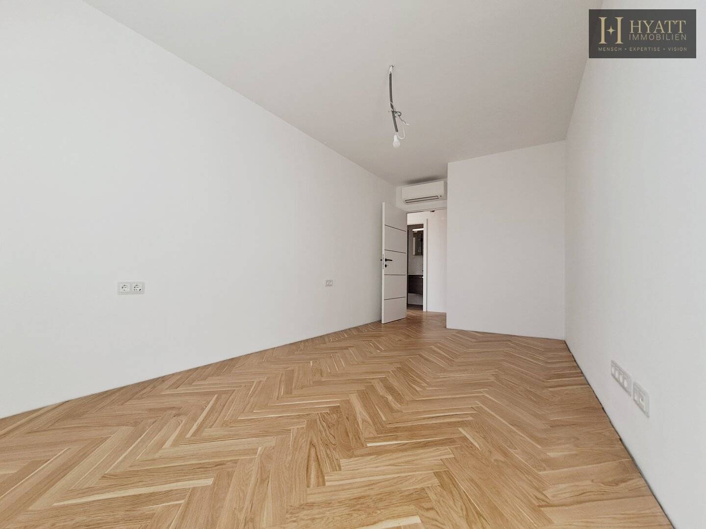Attic apartment with terraces in Hernals