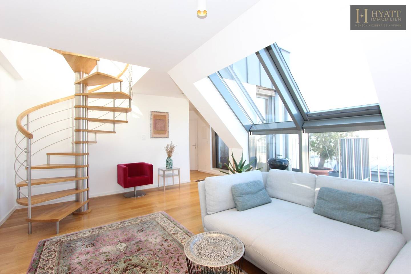 Penthouse with roof terrace and view over Vienna
