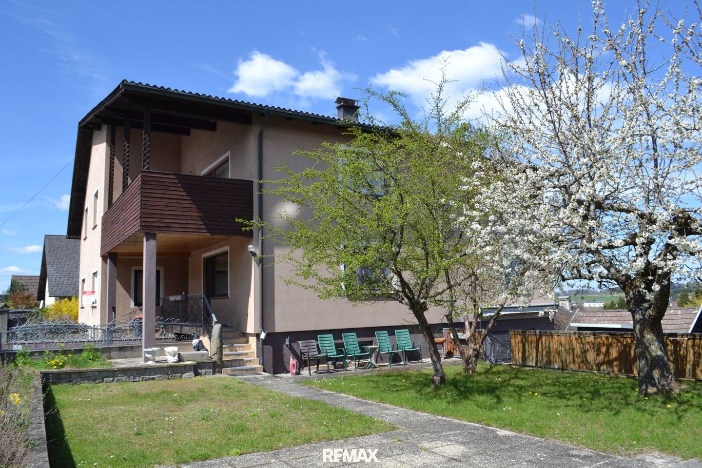 Charmantes Doppelhaus mit Garten