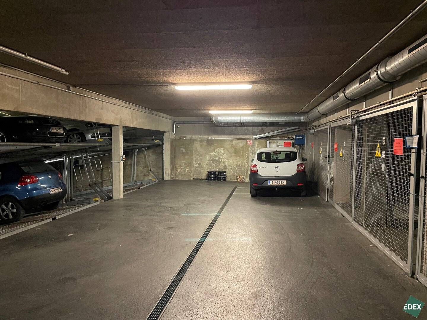 Stack parking spaces for rent in Schottenfeldgasse