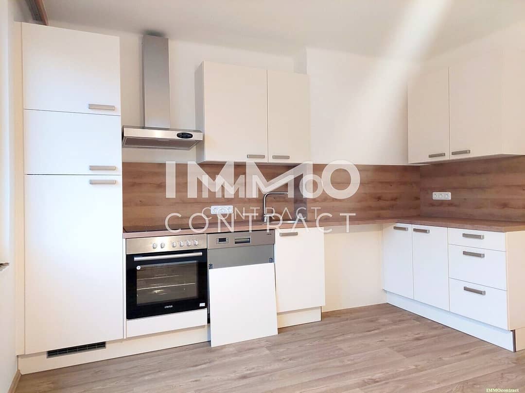 Bright renovated apartment with balcony in a good location