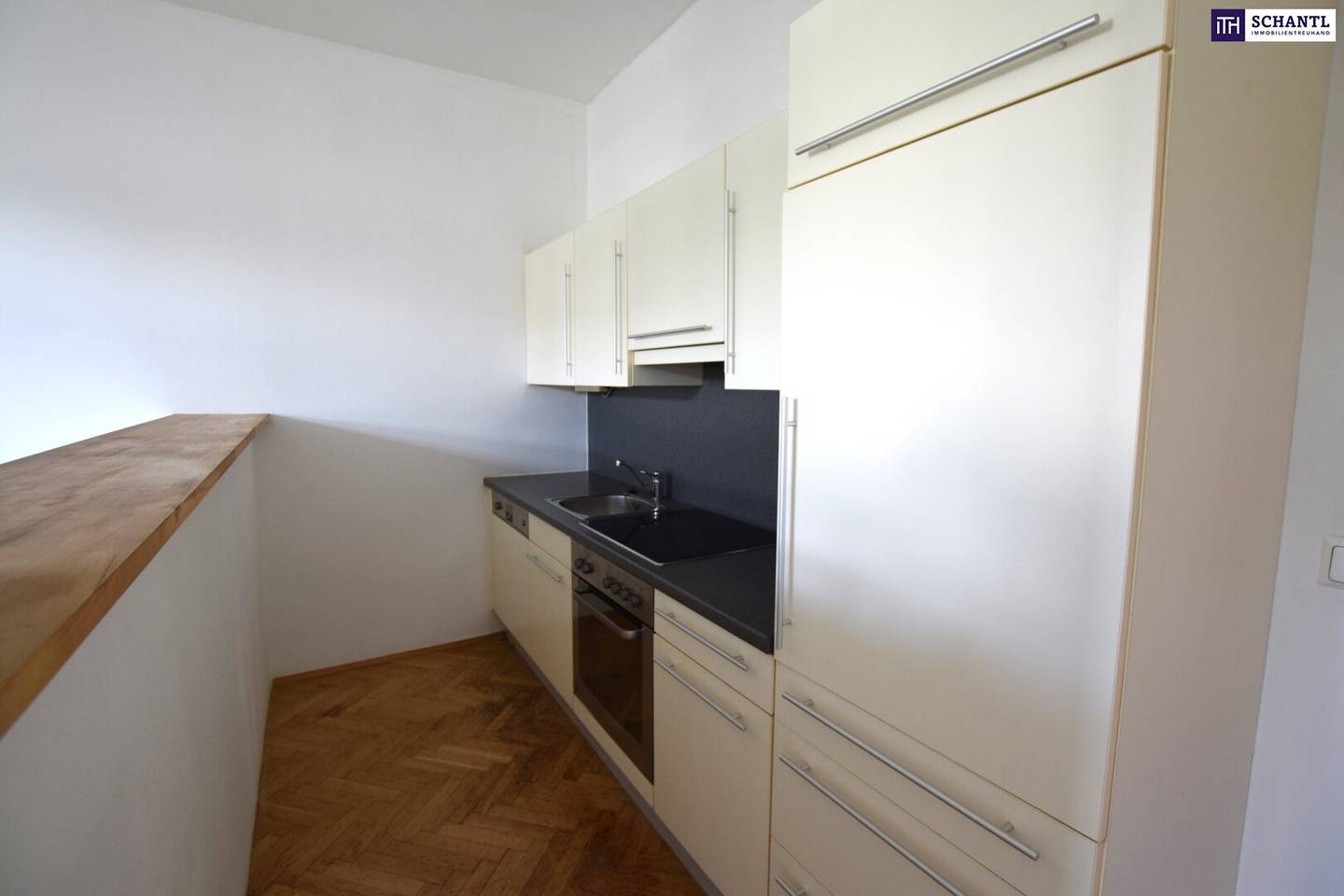 Investor apartment in prime location with balcony and green view