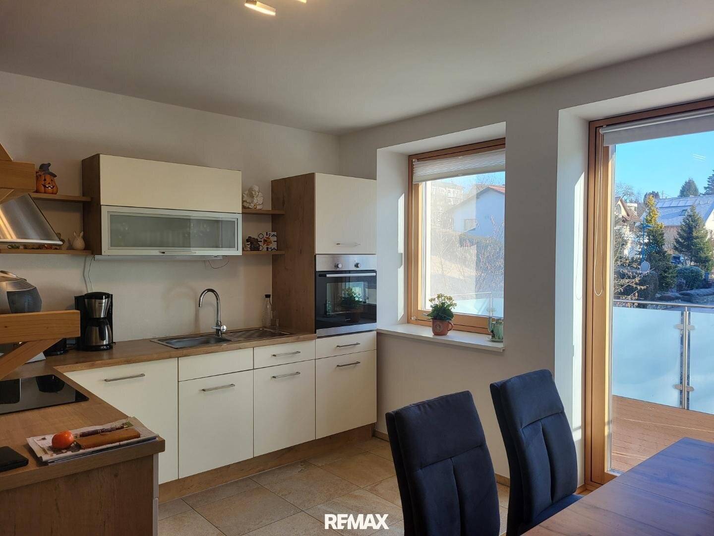 Apartment in top location with carport and balcony