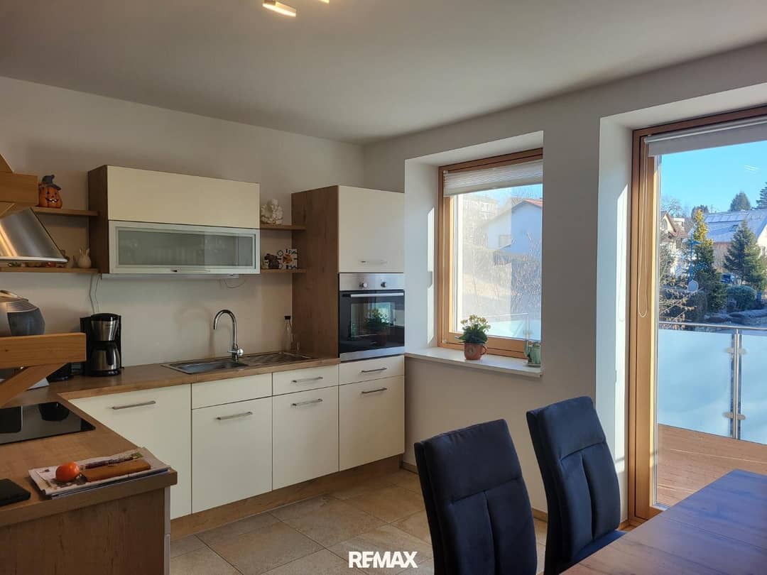 Apartment in top location with carport and balcony