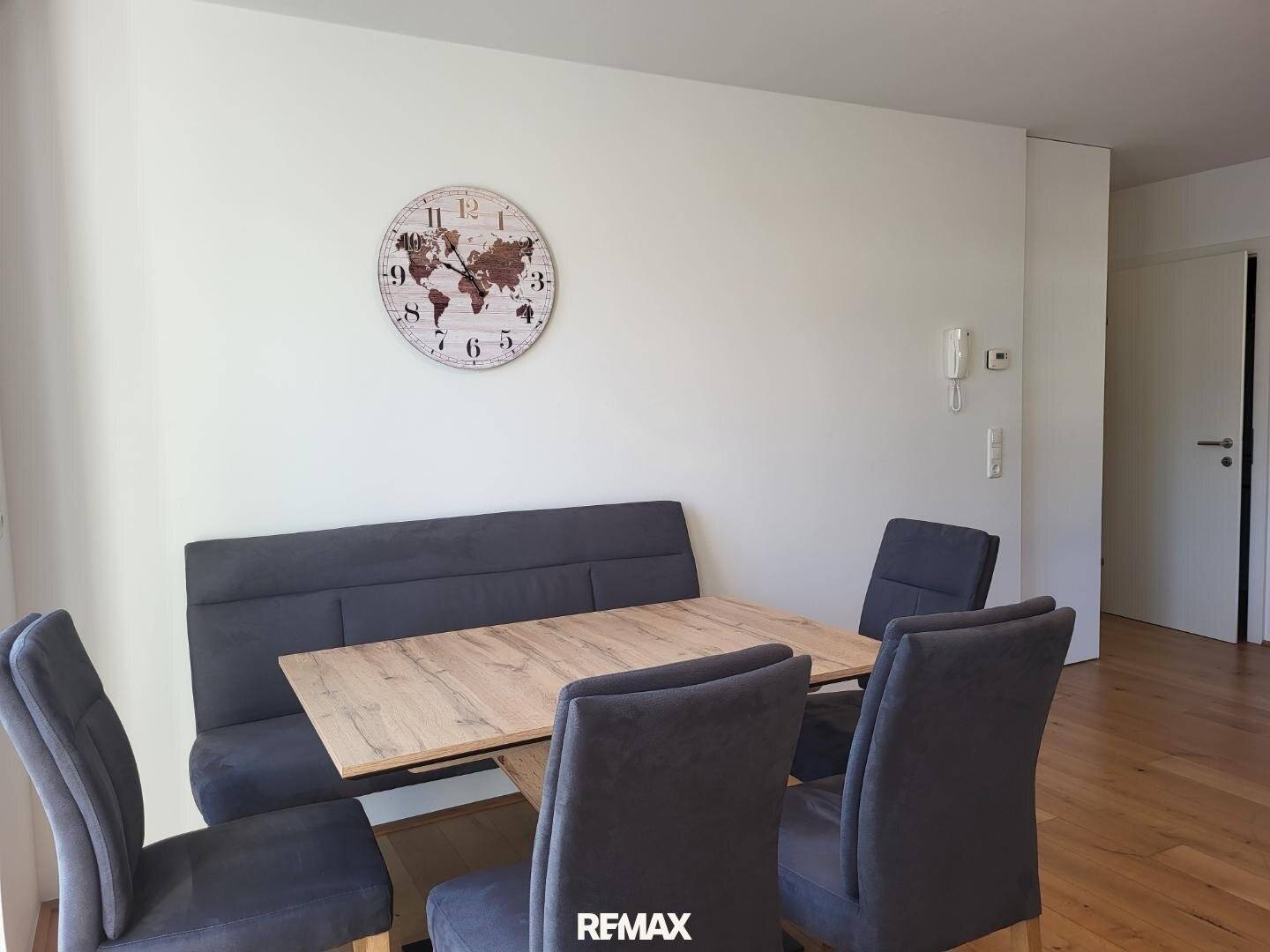 Apartment in top location with carport and balcony