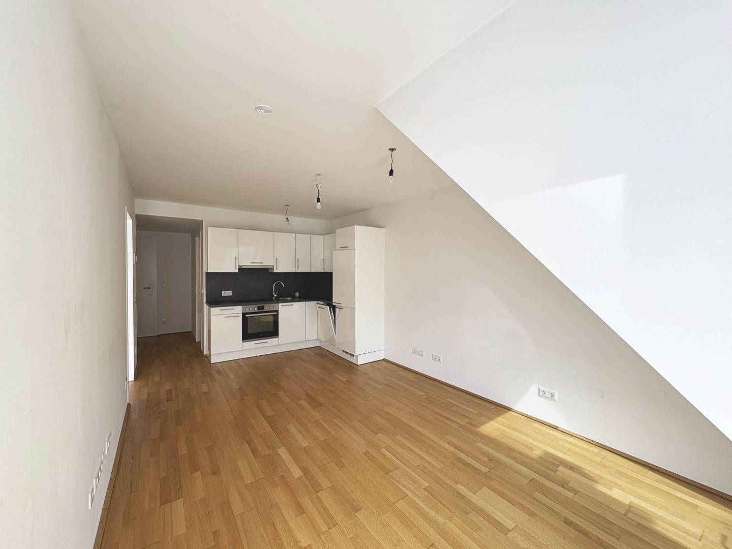 Dachgeschosswohnung mit Terrasse nahe Shopping City Nord