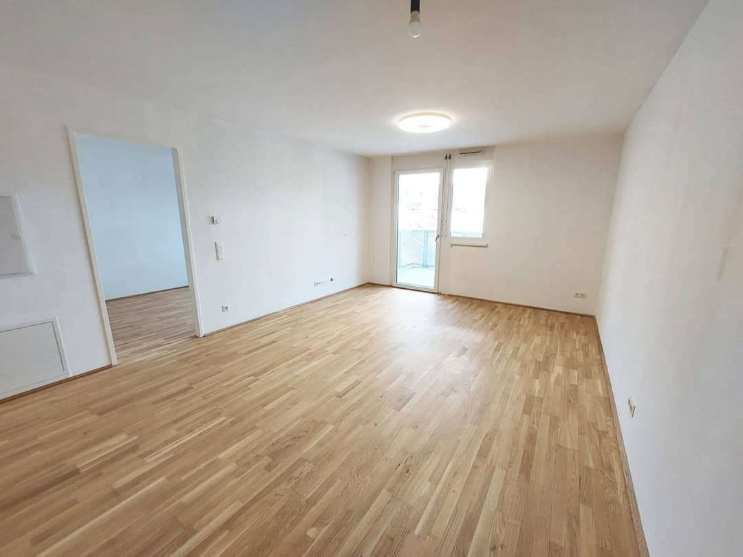 Apartment with balcony and ceiling cooling