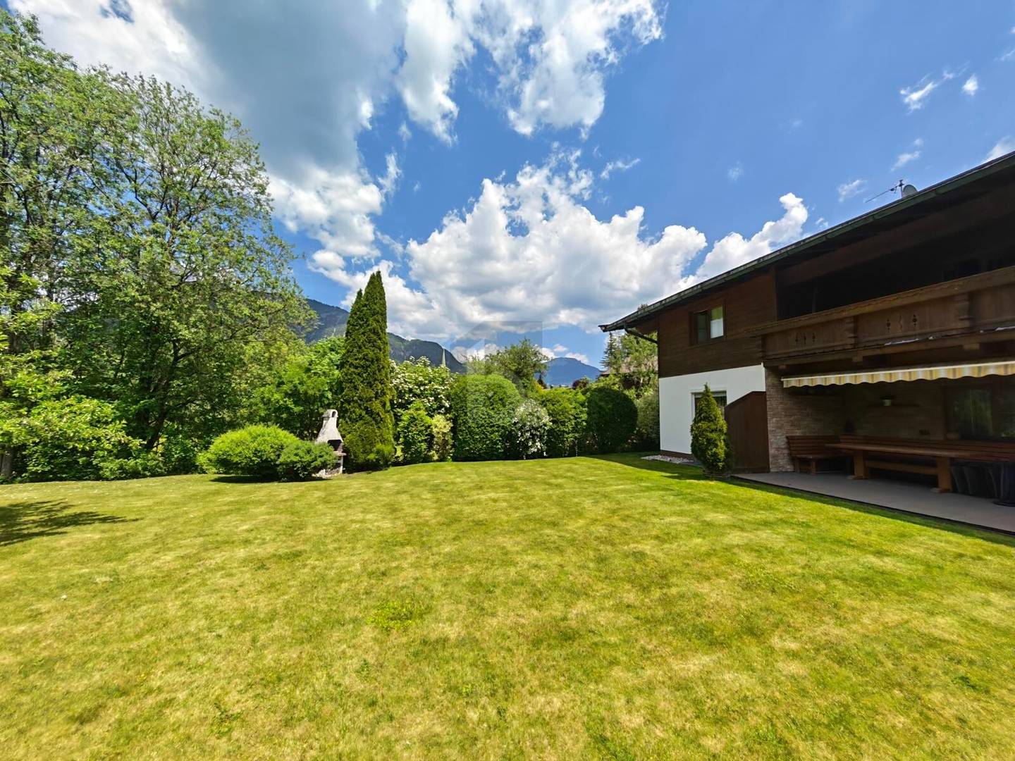 Sunny central building plot Apartment