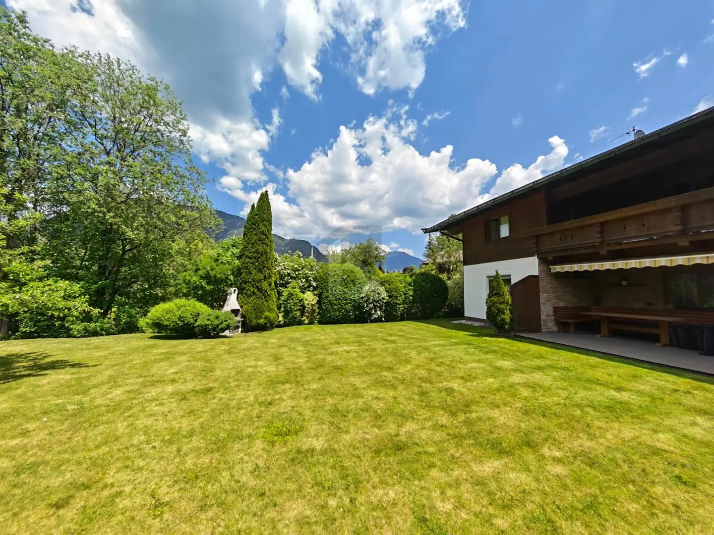Sunny central building plot with semi detached option Apartment
