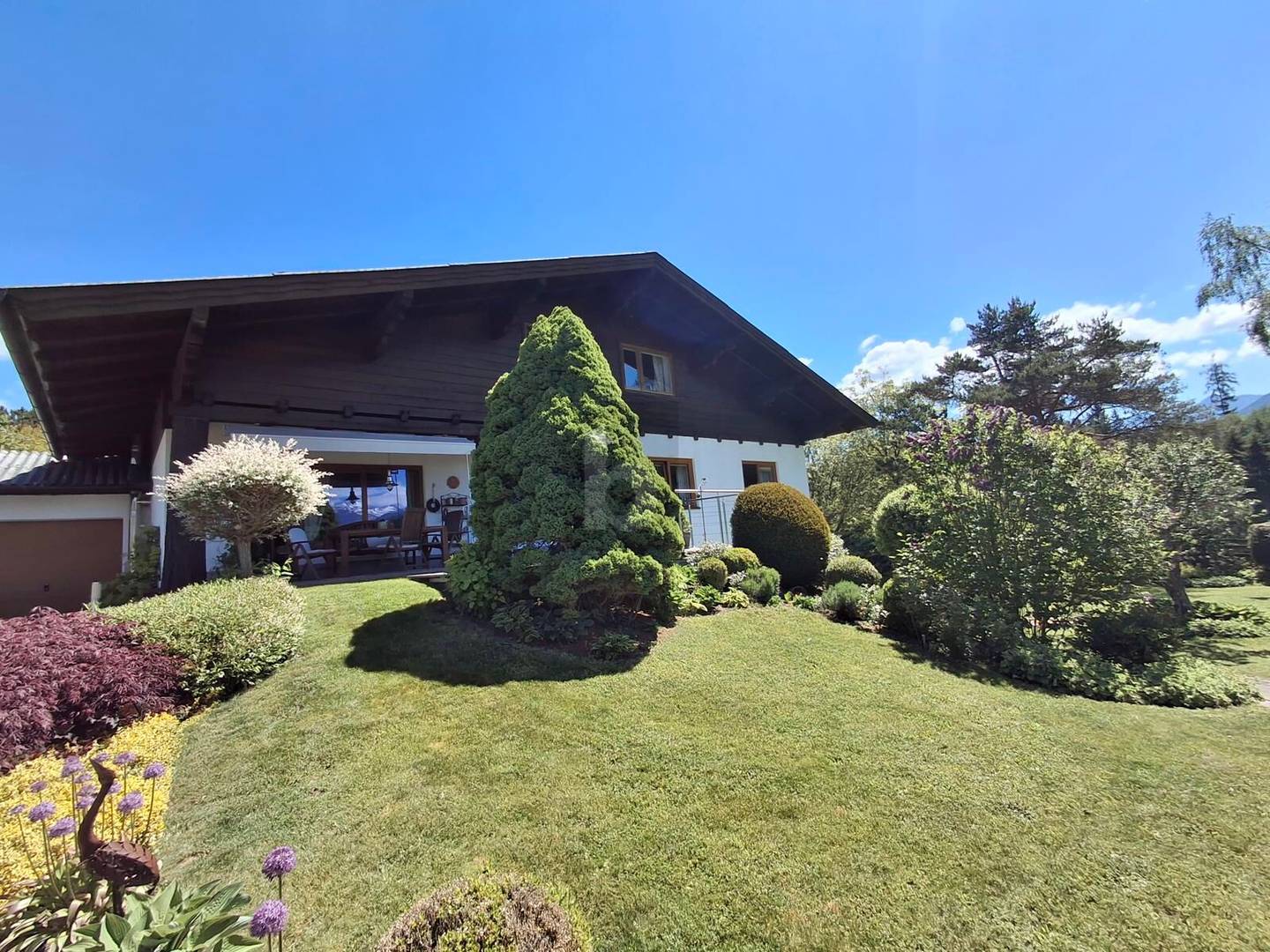 Exklusives Anwesen mit Wellness und Panoramablick Familienwohnung