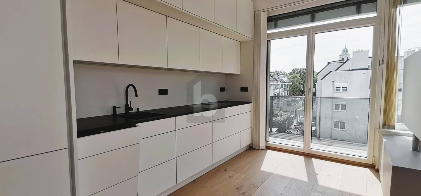Lichtdurchflutete Wohnung mit 3,80 m Raumhöhe und Südbalkon