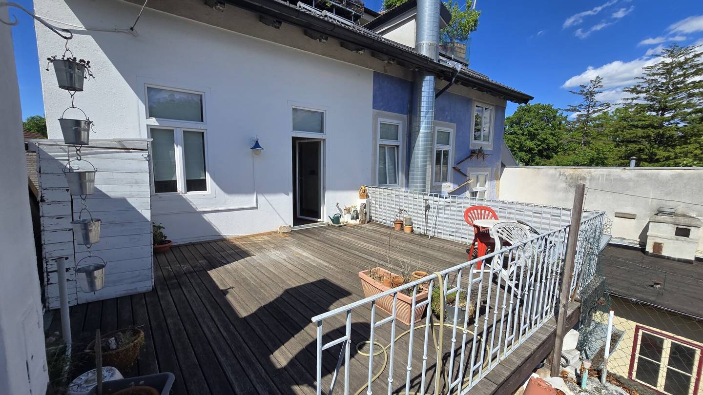 Wohnung mit großzügiger Terrasse im Innenhof