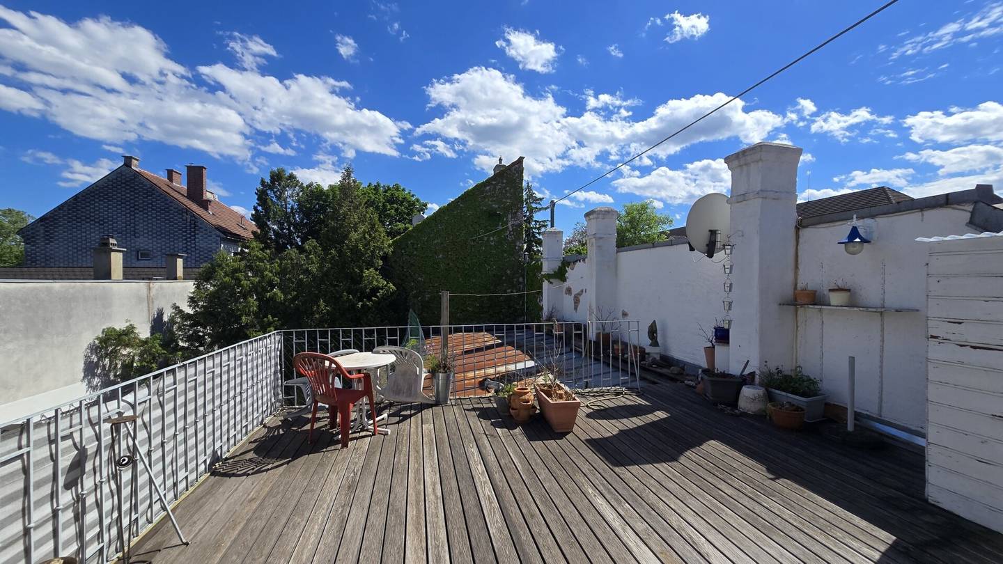 Wohnung mit großzügiger Terrasse im Innenhof