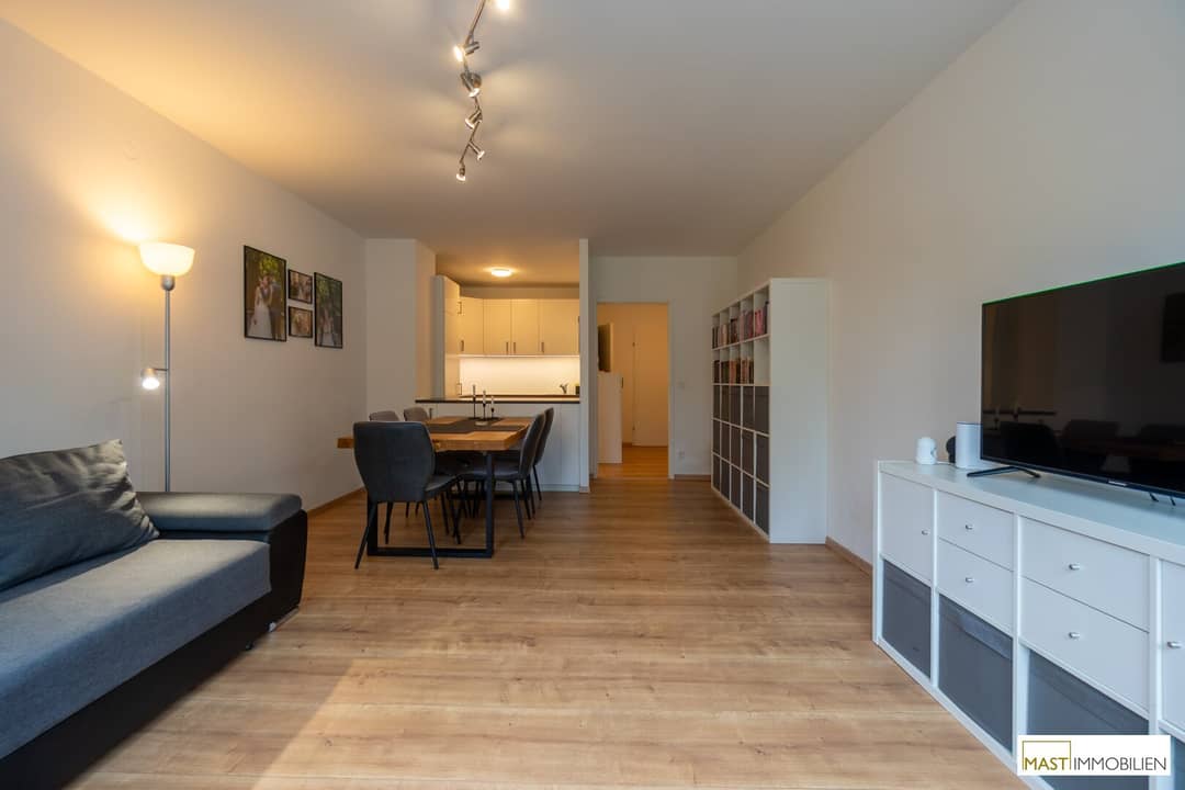 Frisch sanierte Wohnung mit neuer Einbauküche und Grünblick