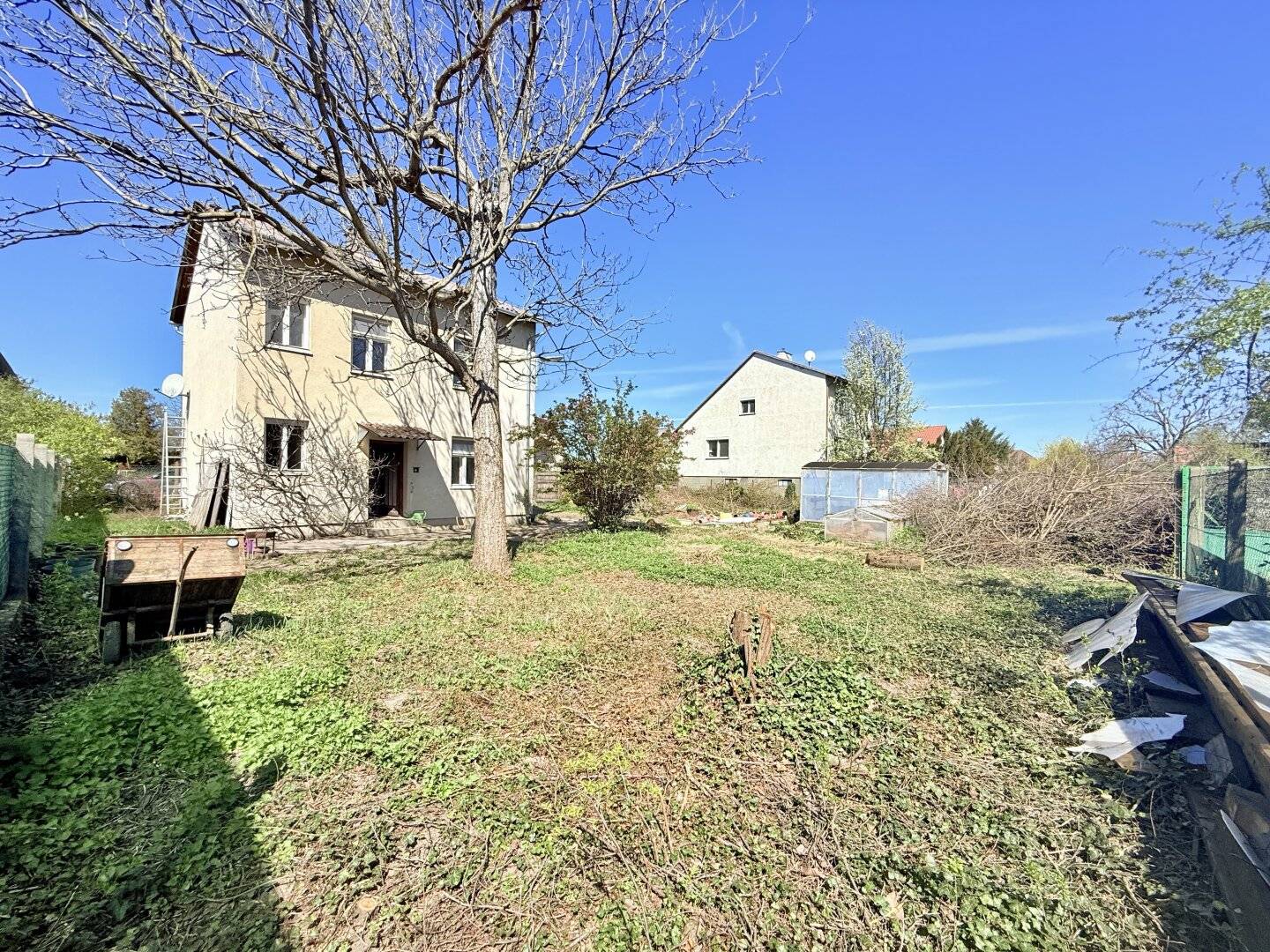 Renovation-Ready Family Home with 140 m²