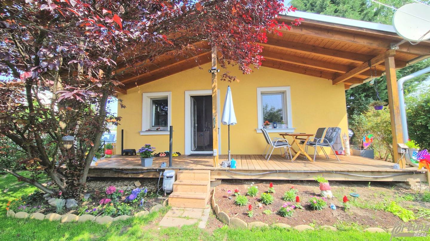 Bungalow mit Terrasse und Stellplatz in Langenlois