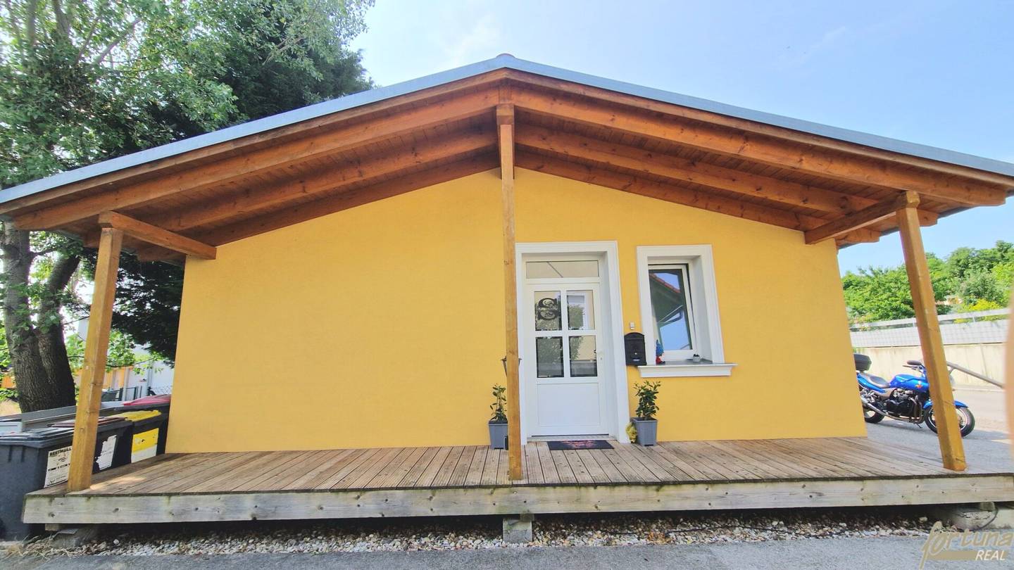 Bungalow mit Terrasse und Stellplatz in Langenlois