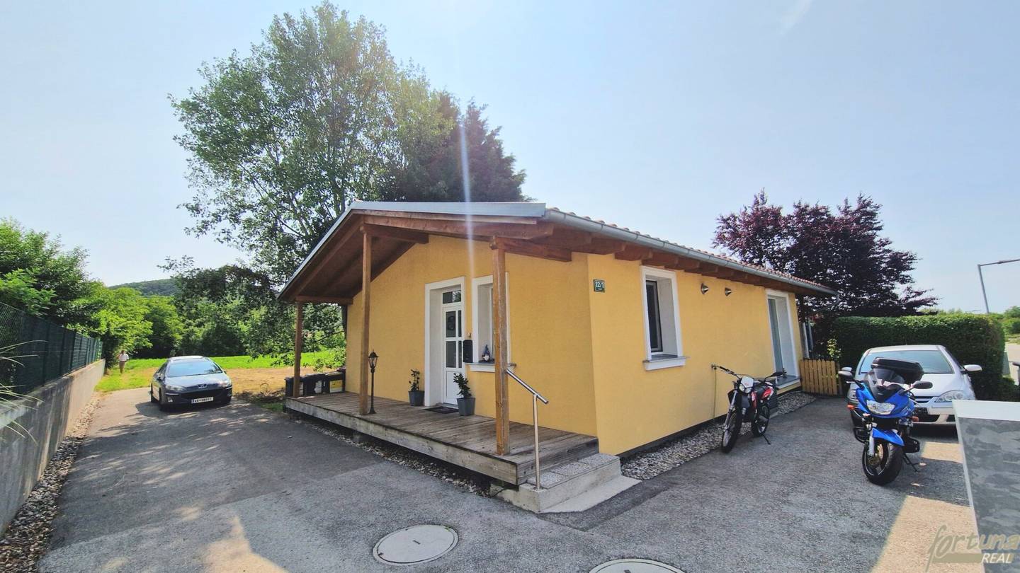 Bungalow mit Terrasse und Stellplatz in Langenlois