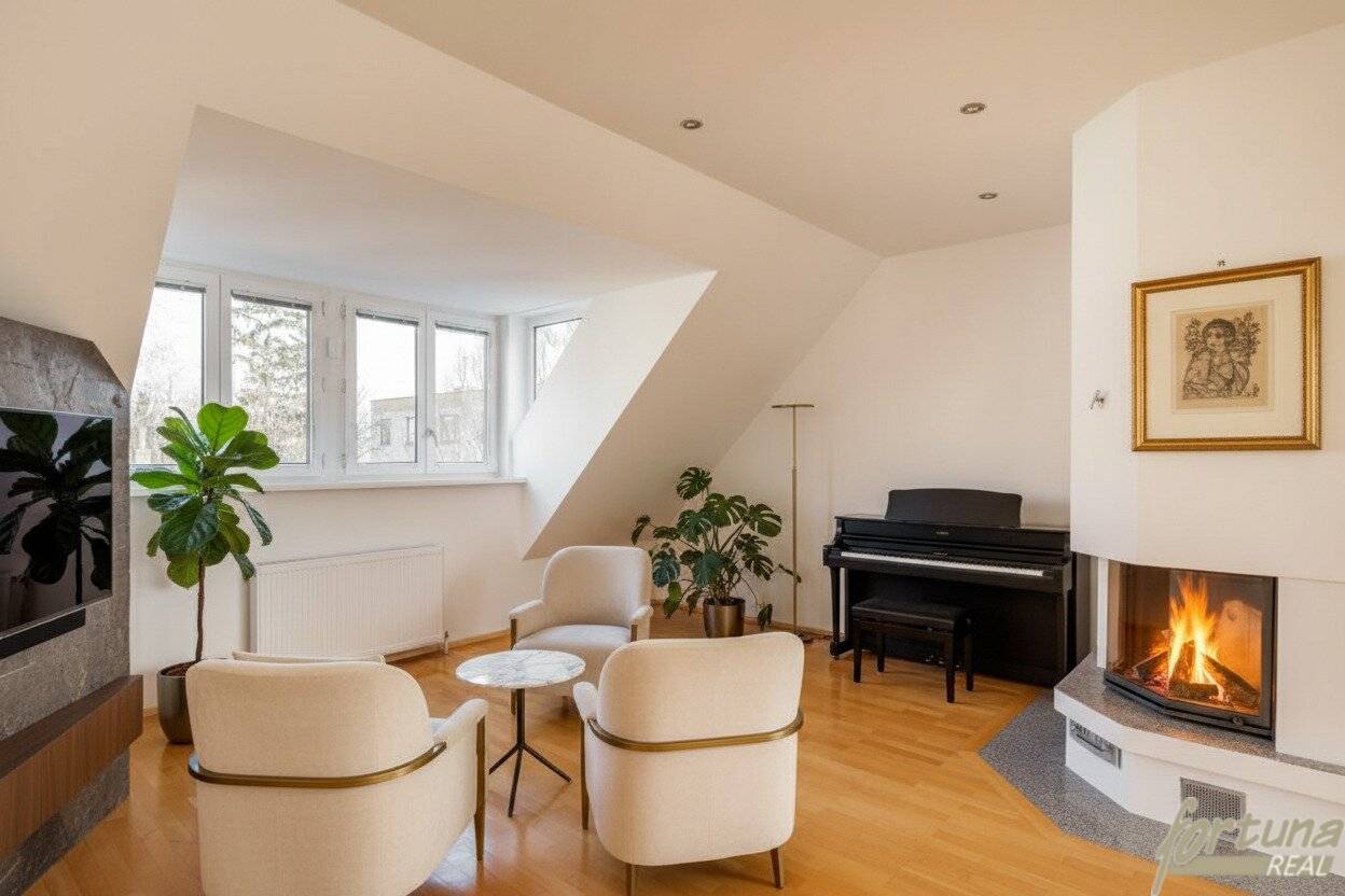 Dachgeschosswohnung mit Dachterrasse und Pool