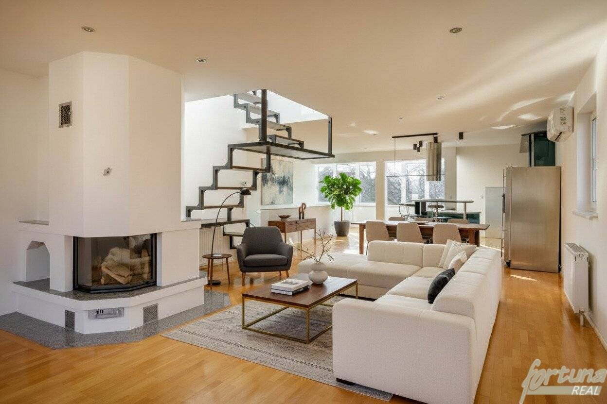 Dachgeschosswohnung mit Dachterrasse und Pool