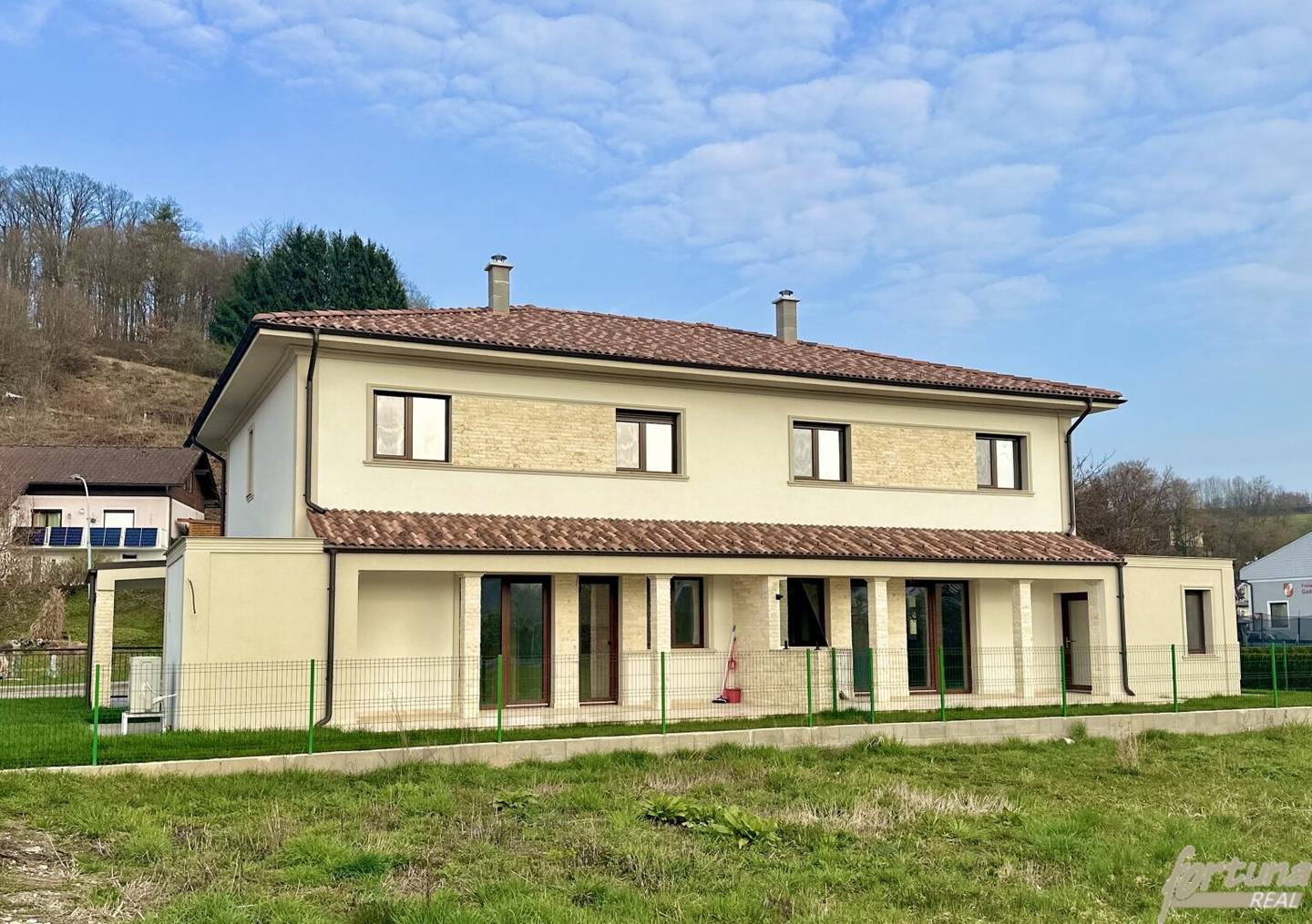 Moderne Doppelhaushälfte mit Terrasse