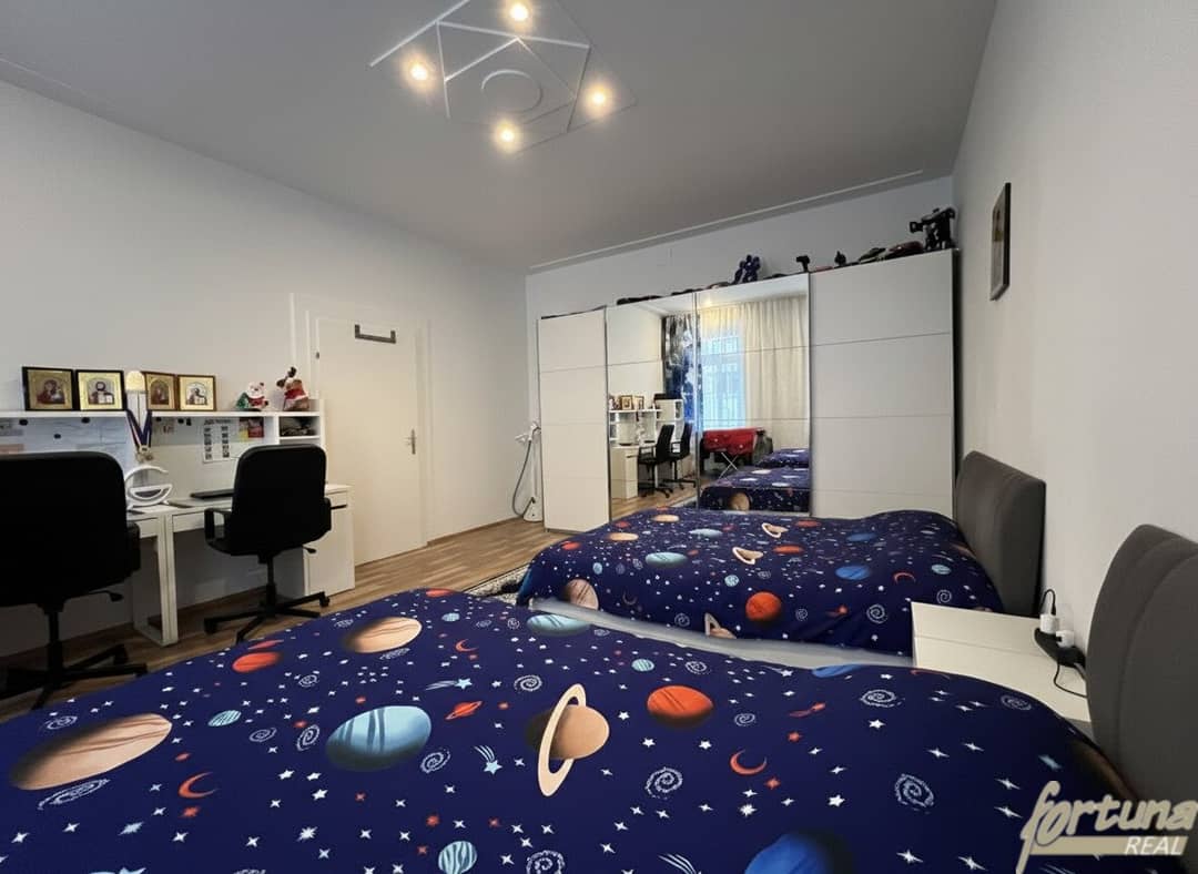 Wohnung Altbau großzügig geschnitten mit Küche