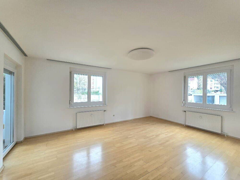 Wohnung mit Loggia und großem Magazin im gepflegten Haus mit Lift