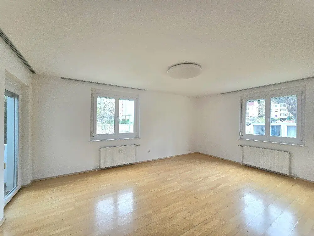5-Zimmer-Wohnung mit Loggia und zusätzlichen 40 m² Magazin