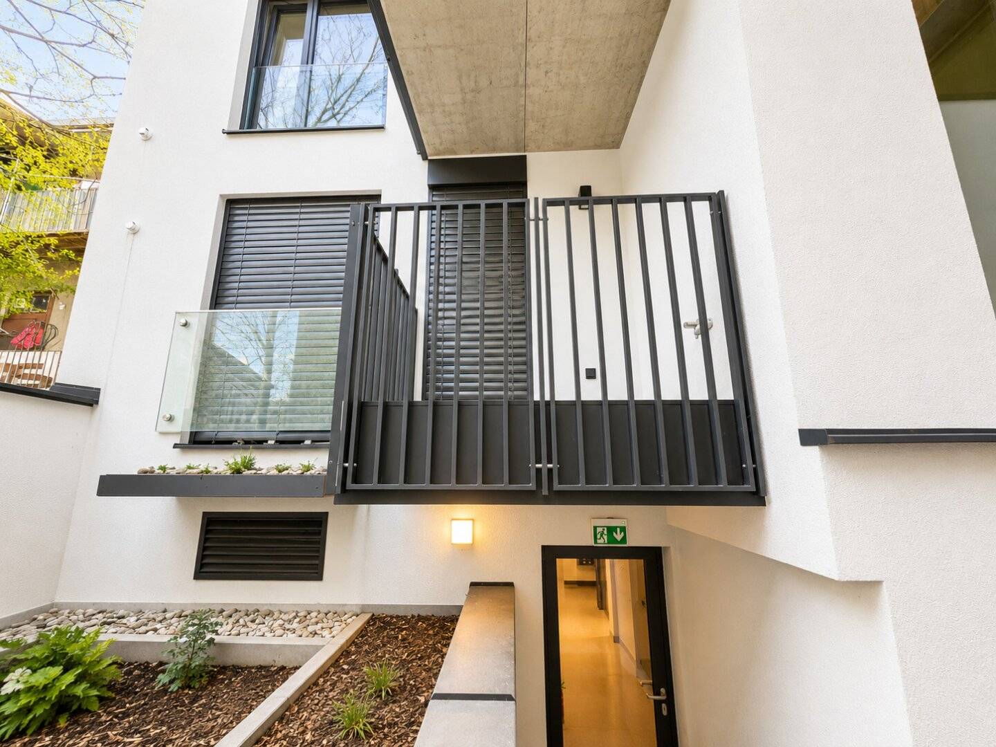 Neubauwohnung mit Balkon und Eigengarten