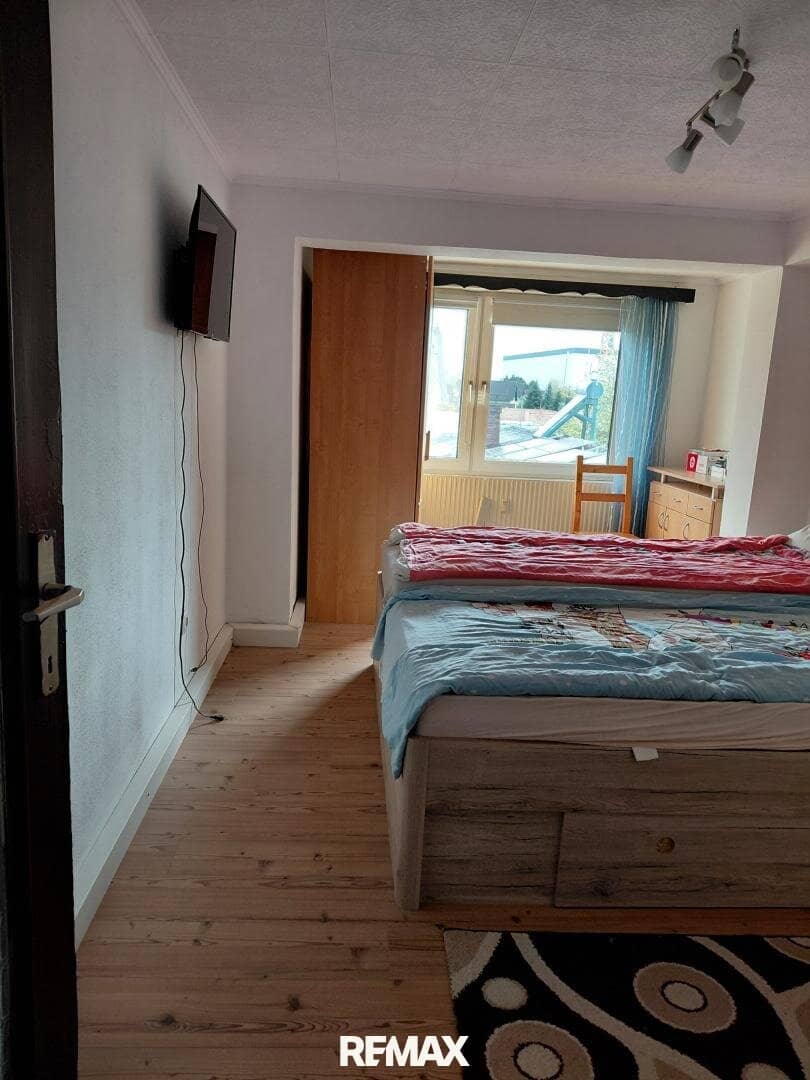 Großzügiges Anwesen mit zwei Gebäuden