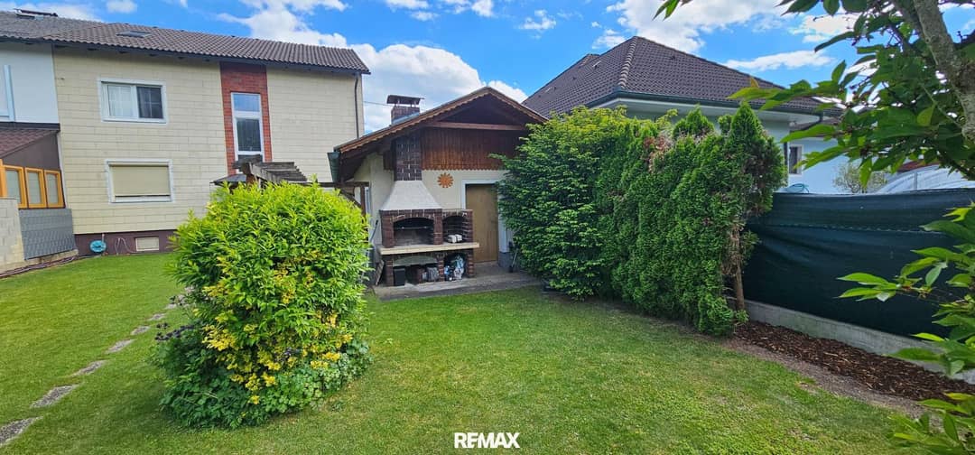 Haus mit Garage von Nord-West