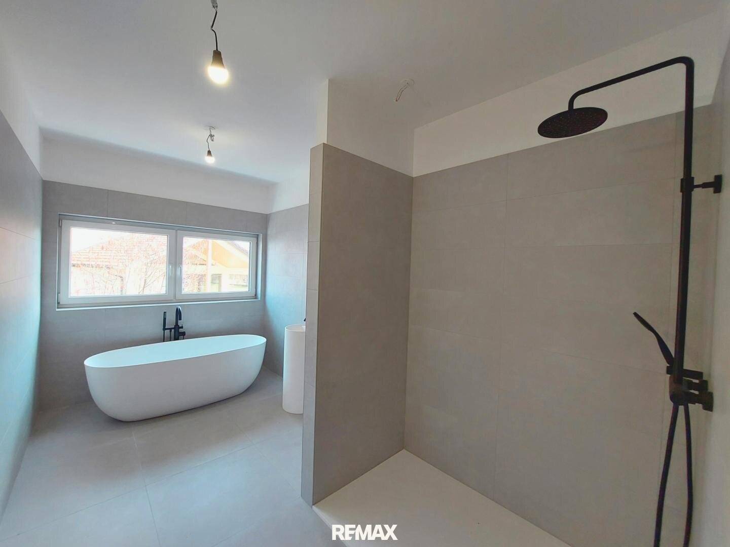 Wohnung mit Loggia Erstbezug Tiefgarage inklusive