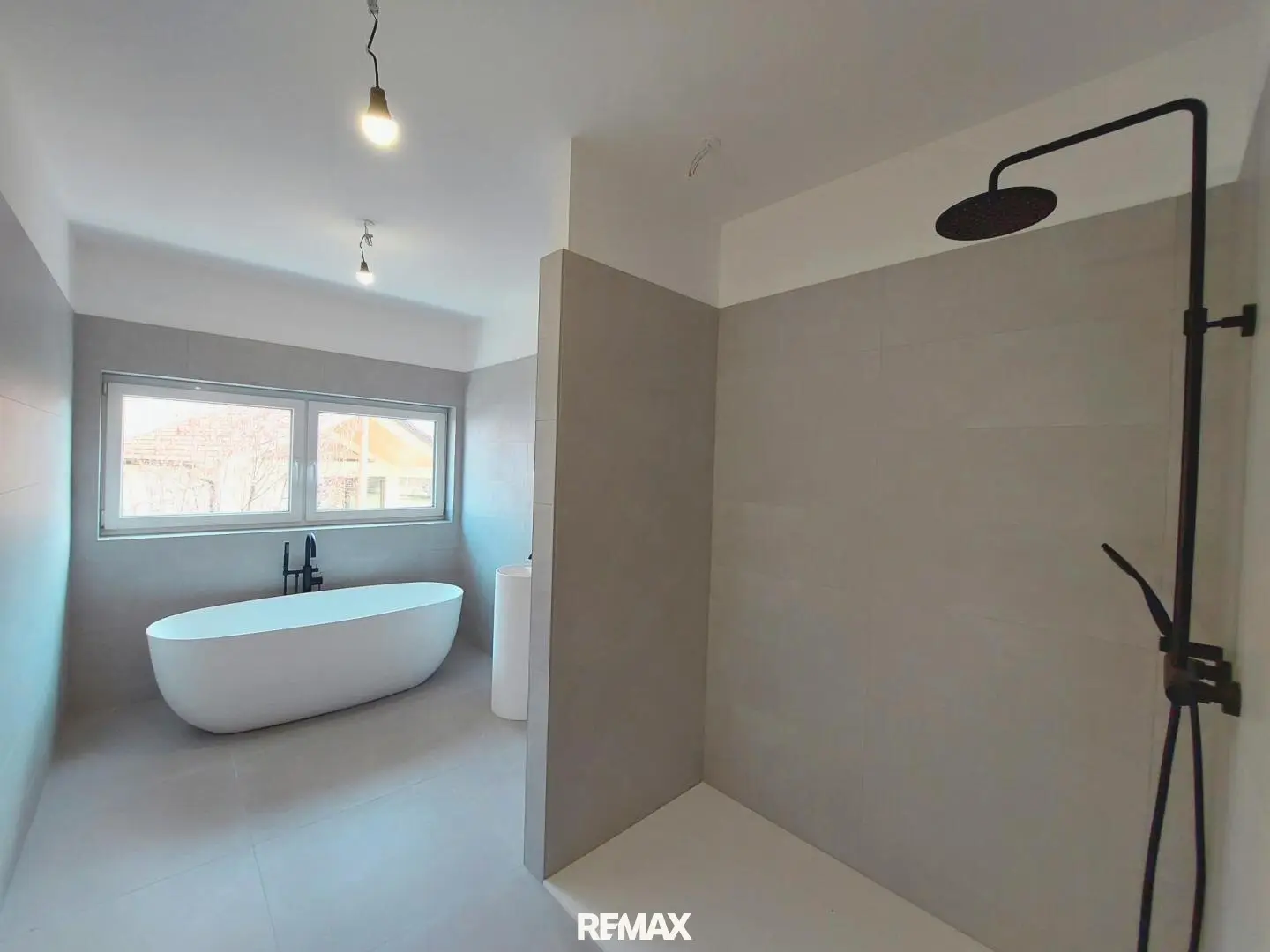 Wohnung mit Loggia Erstbezug Tiefgarage inklusive