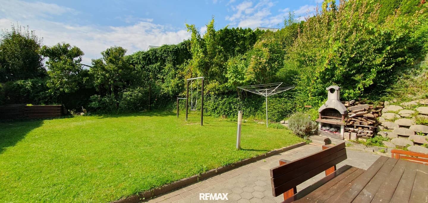 Apartment with private garden and terrace