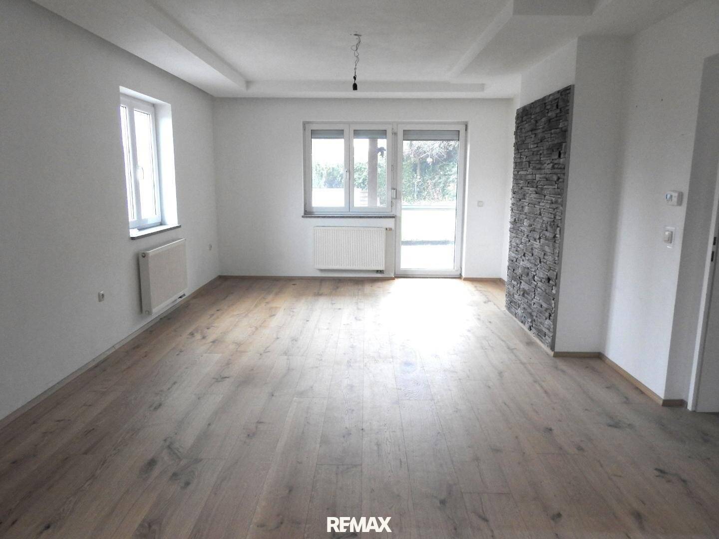 Apartment with private garden and terrace