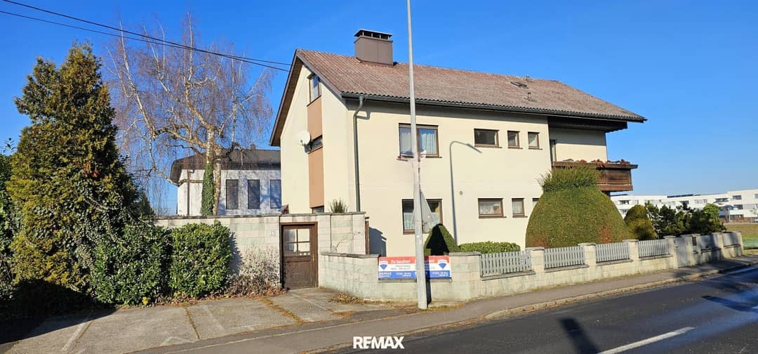 Spacious 1-2 Family House in Traun
