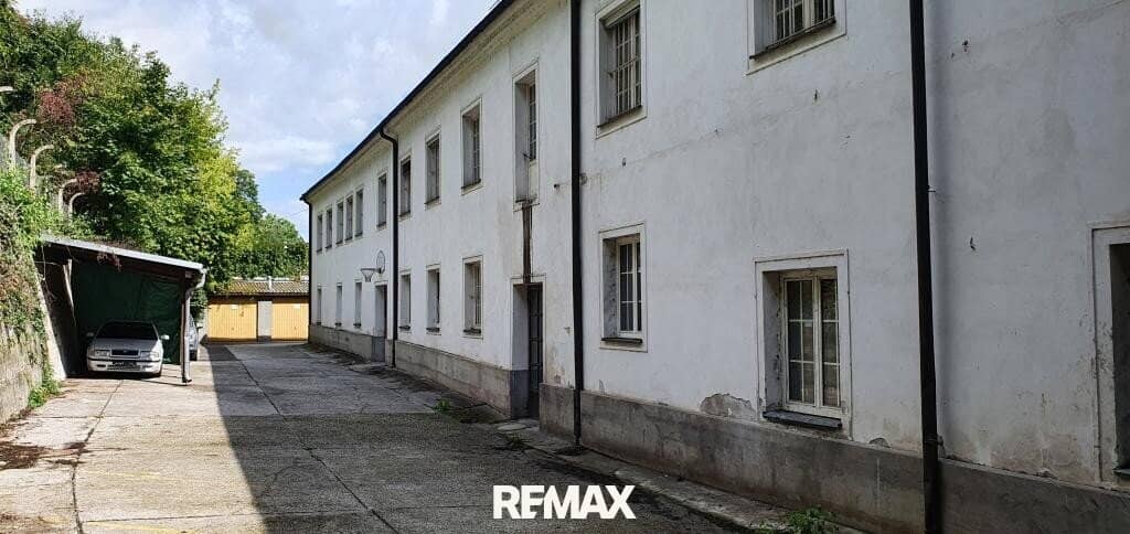 Warehouse/Hall for Rent in Enns