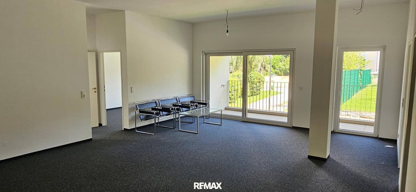 Modern Office in New Build „Kubus“