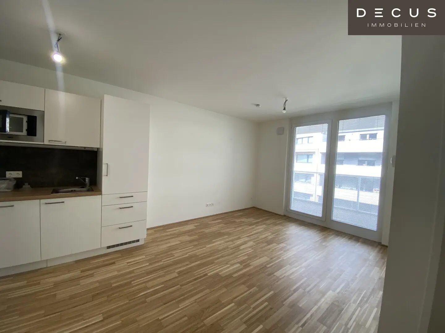 2 rooms Aspernstraße U2 storage room available immediately