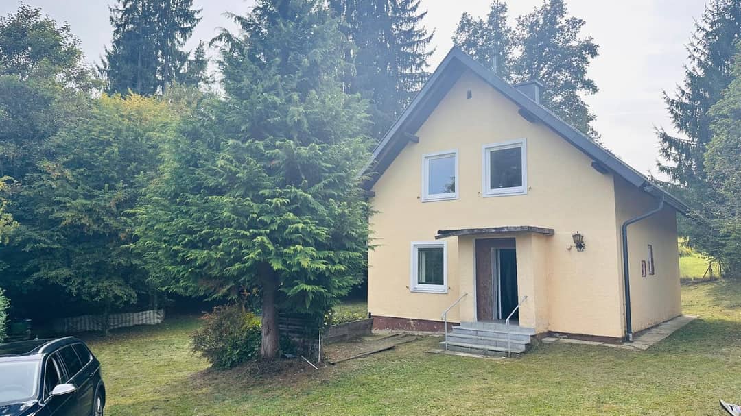 Charming house with outbuilding in a quiet location near Schiefling