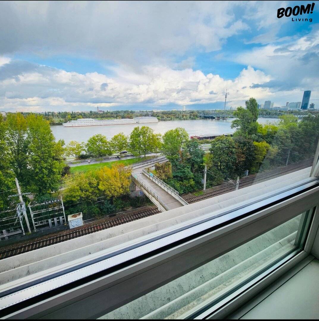 Apartment with Danube View at Friedrich Engels Square