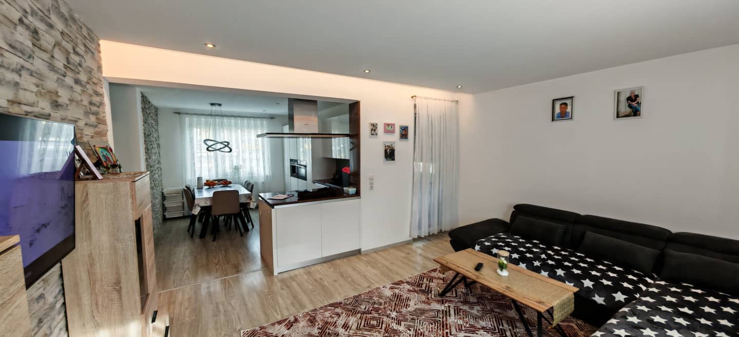 Dachgeschosswohnung renovated quiet central location loggia