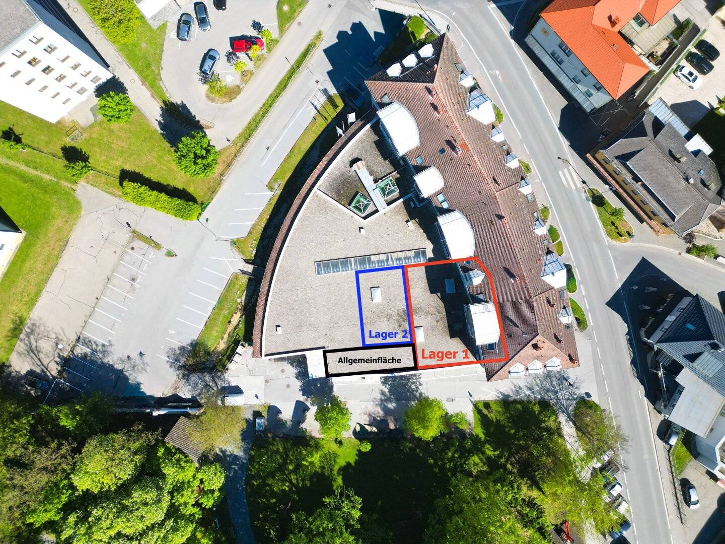 Versatile commercial space with storage and loading area in central location