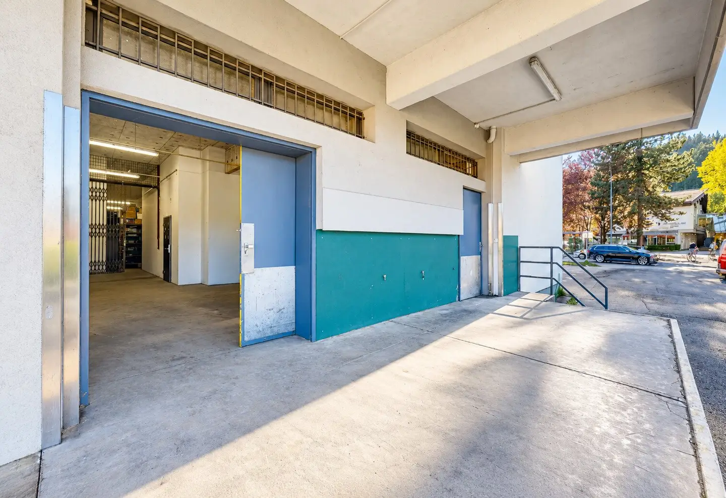Versatile commercial space with truck ramp and cold storage in Viktring
