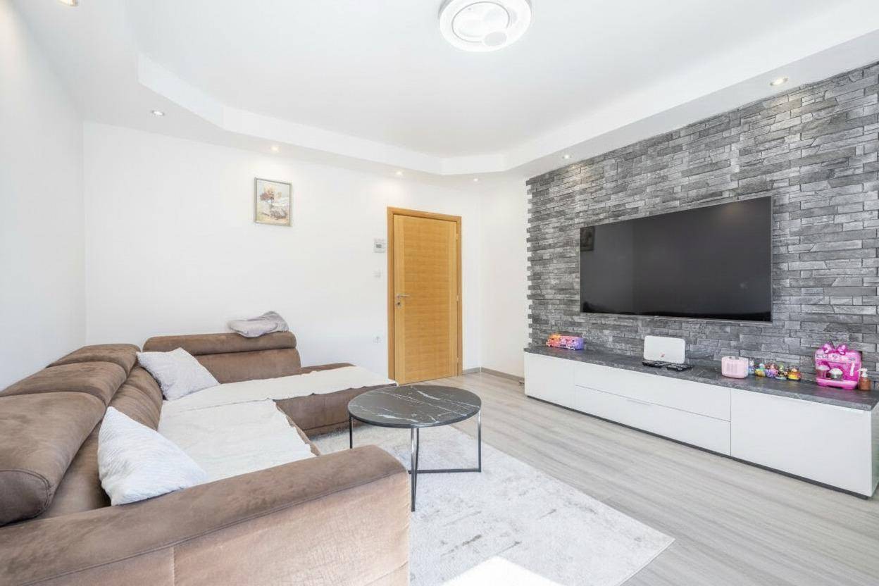 Apartment in city center near the Salzach with two balconies