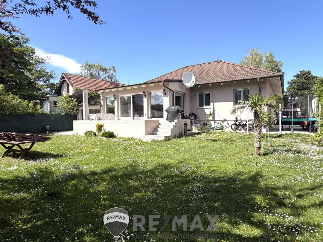 Sanierter Bungalow mit Garten und Terrasse